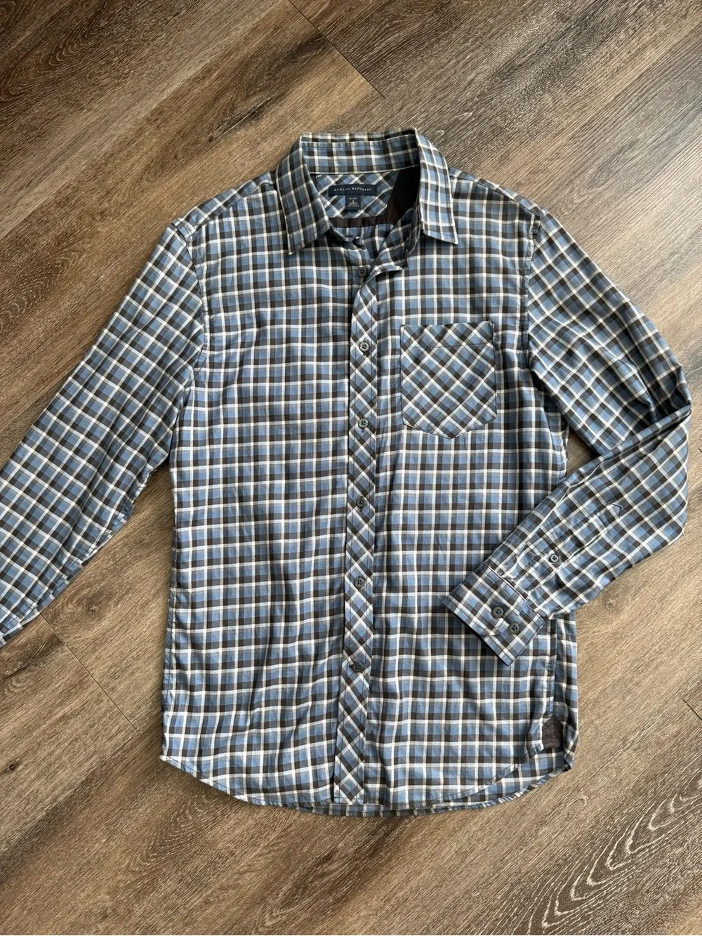 Banana Republic Plaid Button Front Shirt Men’s Small Blue Brown Soft Cotton